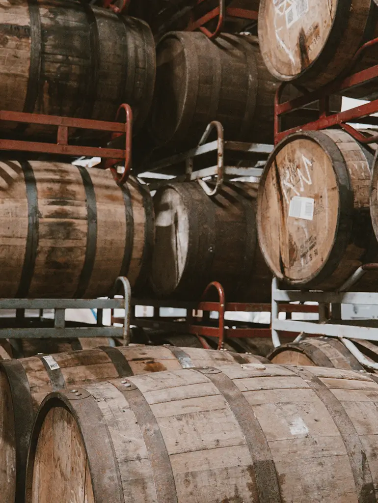 Image de la brasserie artisanale Moersleutel à Alkmaar Nos rayonnages à barriques