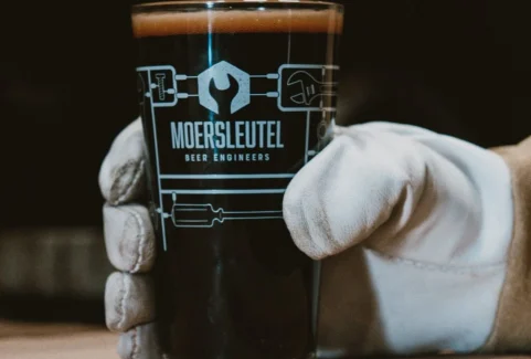 Moersleutel Vaasje Glass with technical design